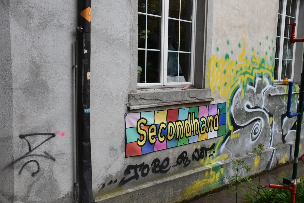 Plakat des Secondhandshops.